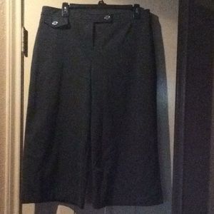 Grey capris